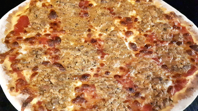 Pizza bolognese (32 cm) Capri Zugló • Capri Pizzéria